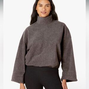 BEYOND YOGA Med Back East Pullover w/ elastic crop waist mock turtleneck EUC